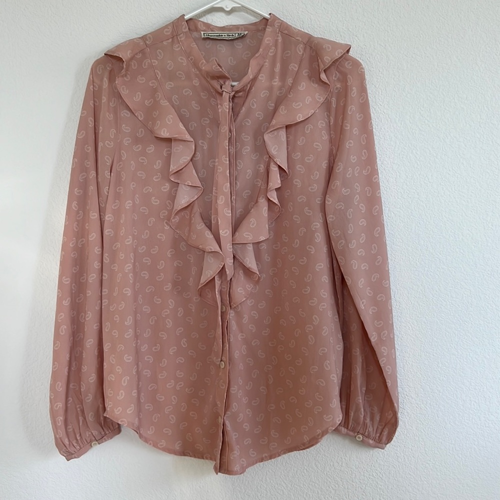 EUC Abercrombie & Fitch ruffle pink paisley button up shirt size M